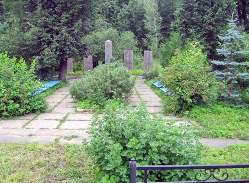 Памятник землякам, погибшим в годы ВОВ. (место памяти д.Мелегежская Горка).